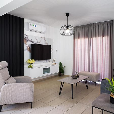 Luxvillasrentals アヤナパ エクステリア 写真