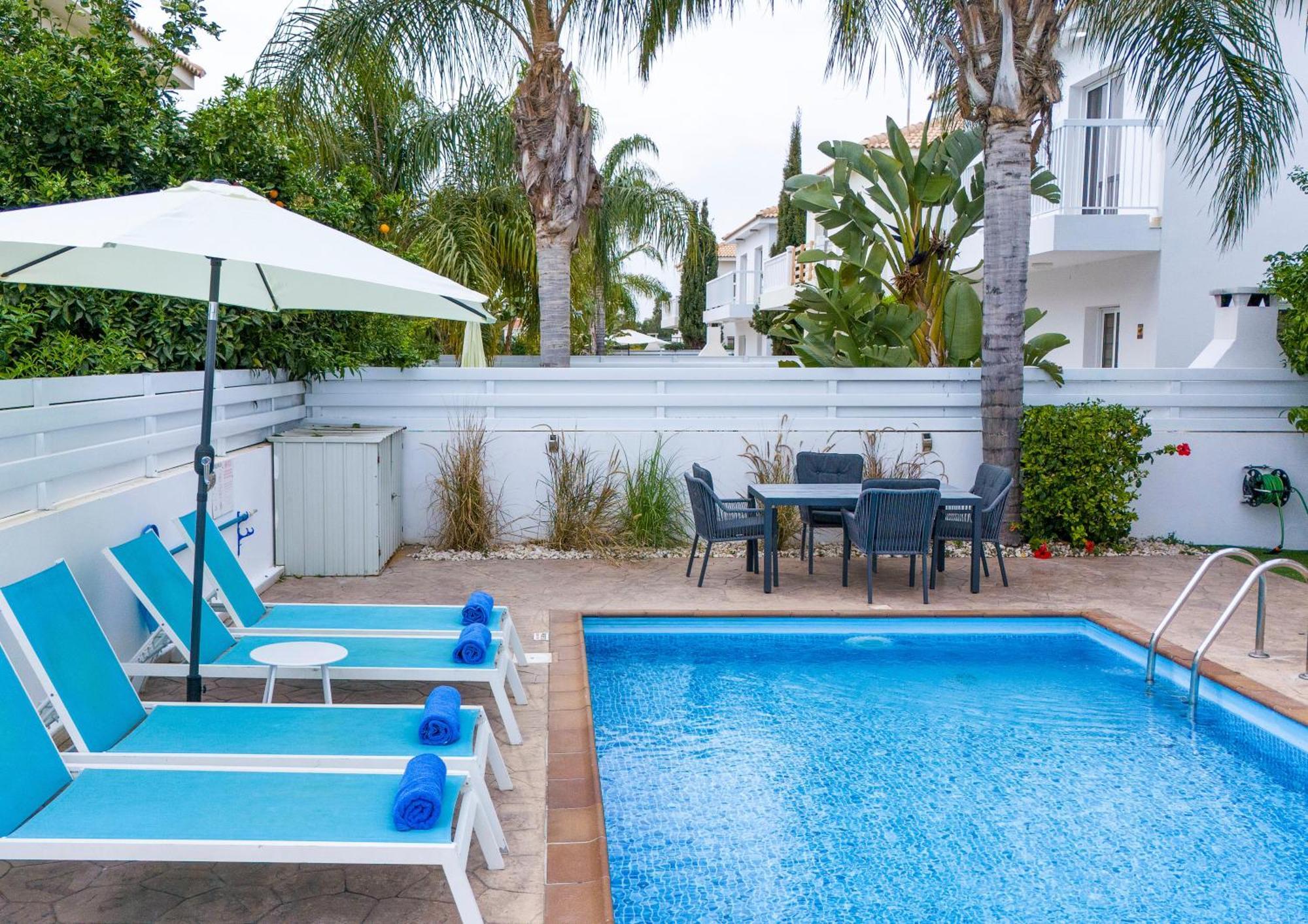 Luxvillasrentals アヤナパ エクステリア 写真
