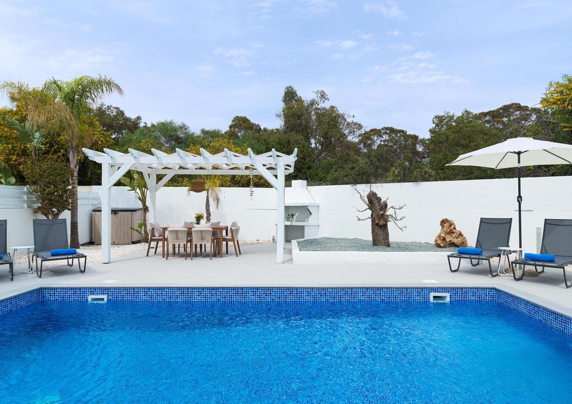 Luxvillasrentals アヤナパ エクステリア 写真